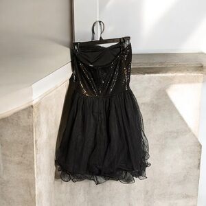 Black poofy with or without straps in pouch lots of swooshie tulle rk2n